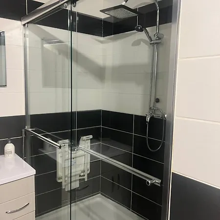 1 Dble , 1 Canape Lit 4 Pers Max Terrasse Piscine A Deux Pas Des Plages Et Du Centre-ville *